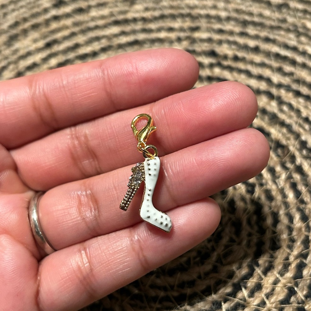 👠 Heel Charm
